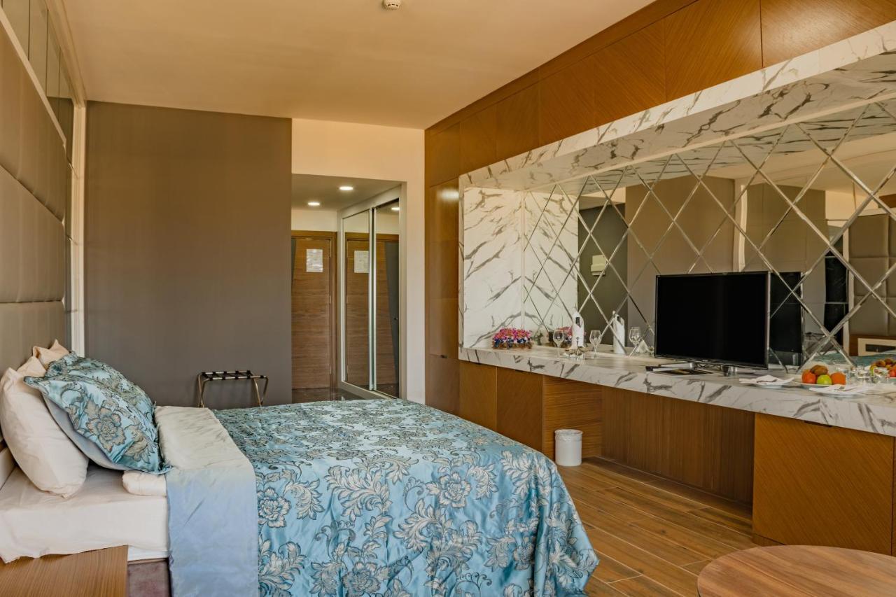Novel Centre Point Hotel Фамагуста Экстерьер фото